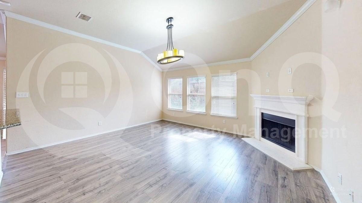 5117 Texana Dr - Photo 5 of 20