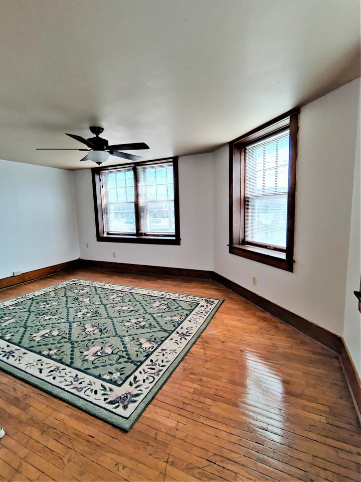 10 N Main St #2F - Photo 4 of 8