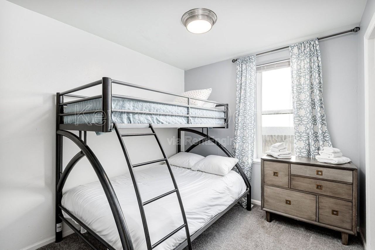 2411 Tremont Pl - Photo 3 of 32