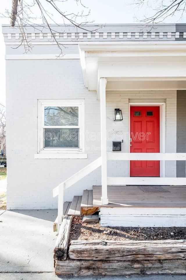 2411 Tremont Pl - Photo 7 of 32