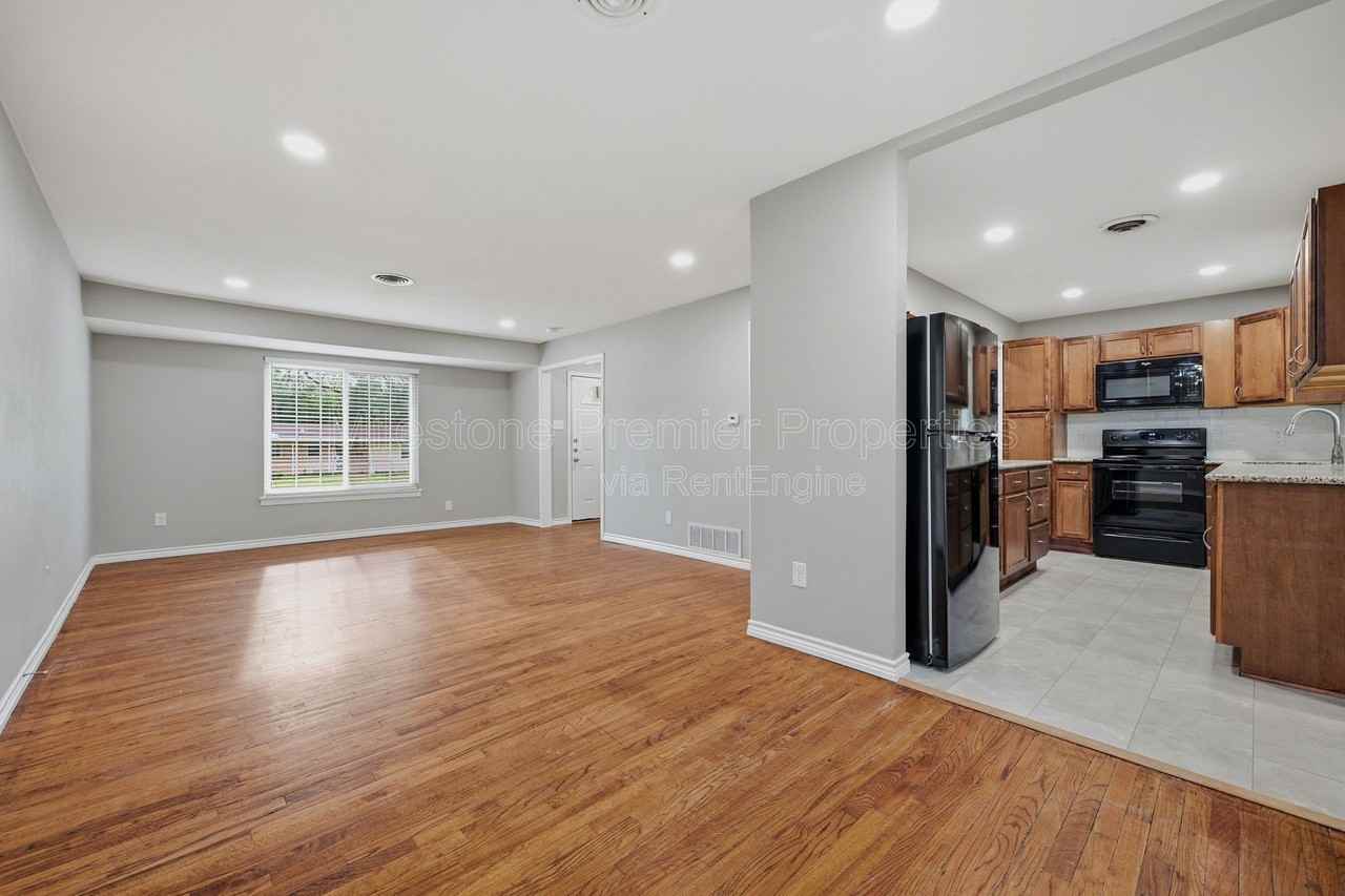 101 Twining Dr - Photo 7 of 23