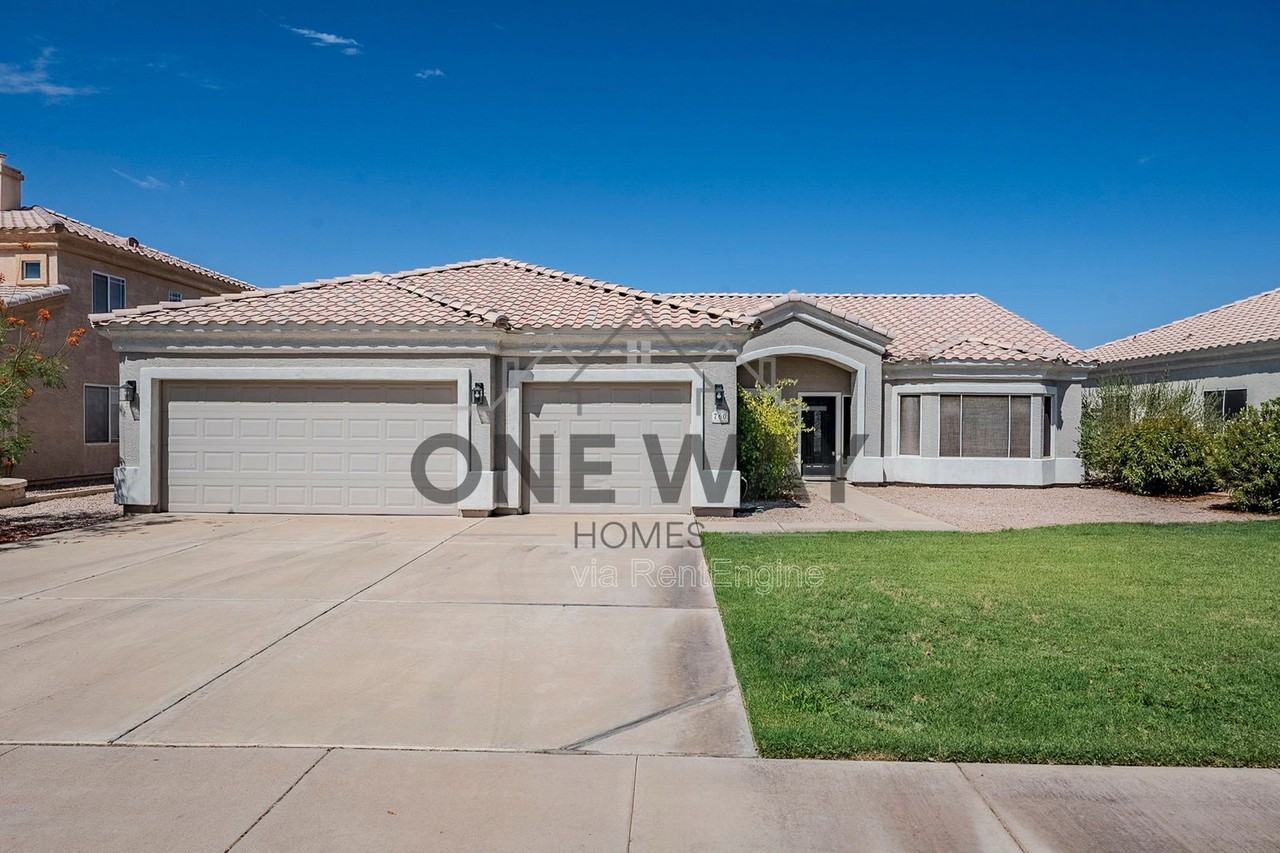 760 N Swan Dr - Photo 2 of 49