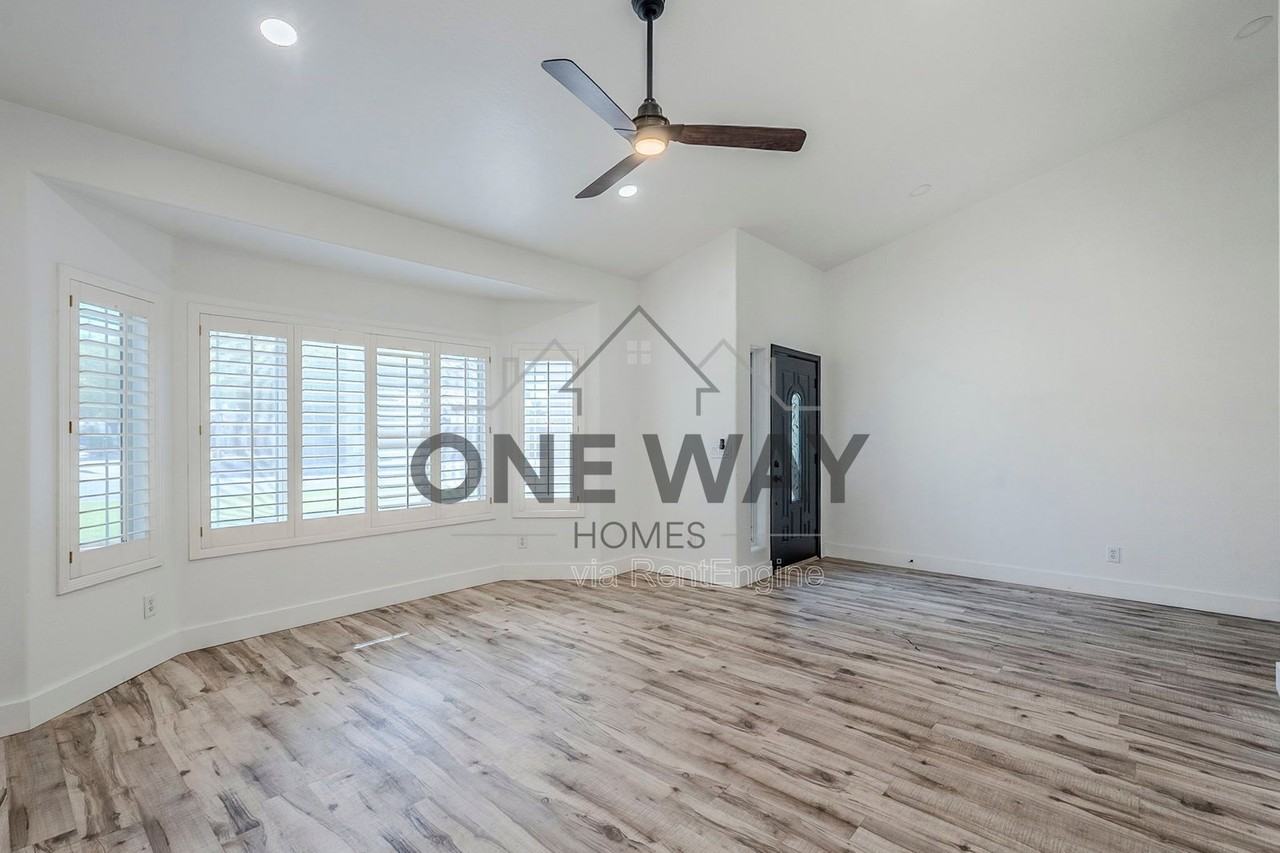 760 N Swan Dr - Photo 6 of 49