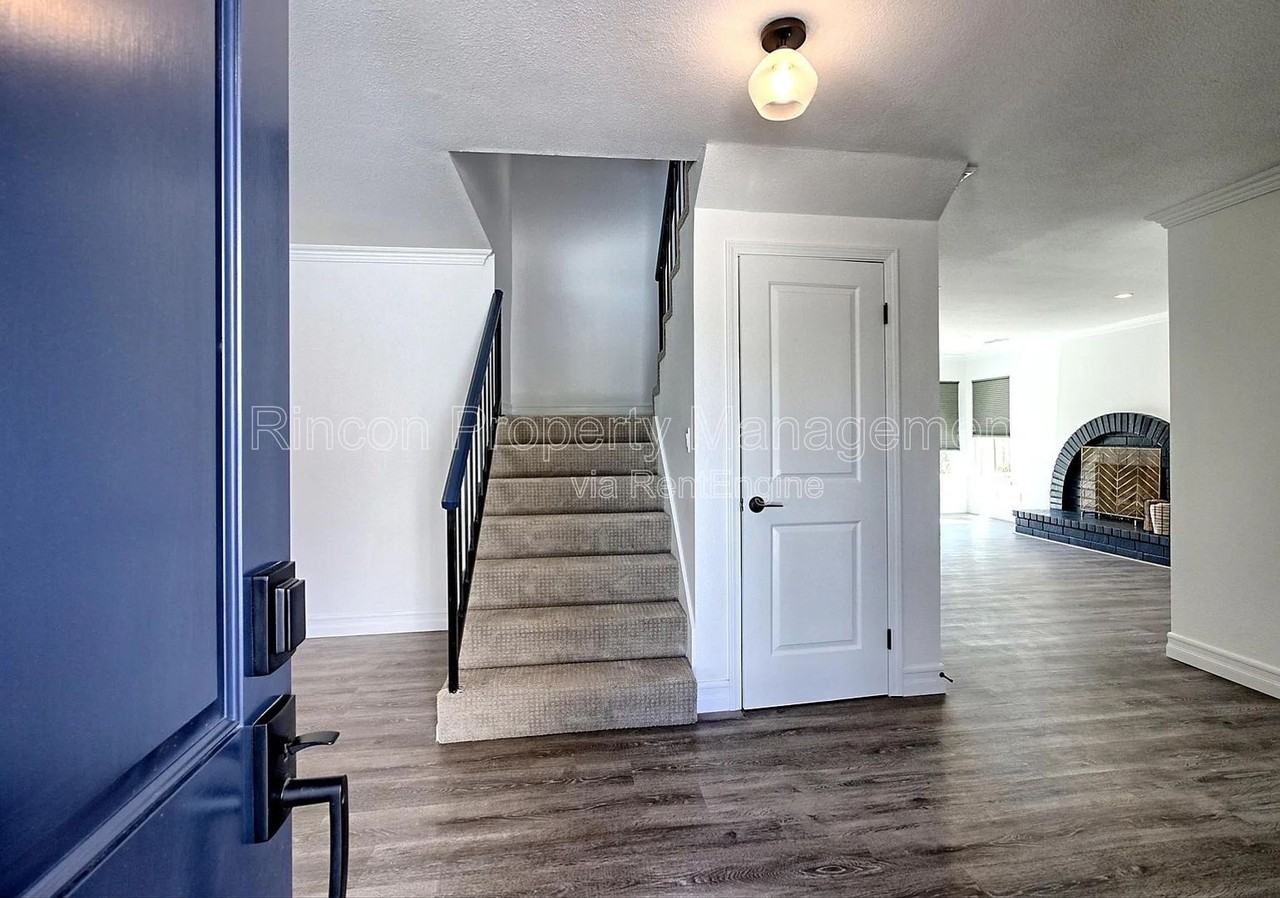 2585 Warbler Ave - Photo 3 of 23