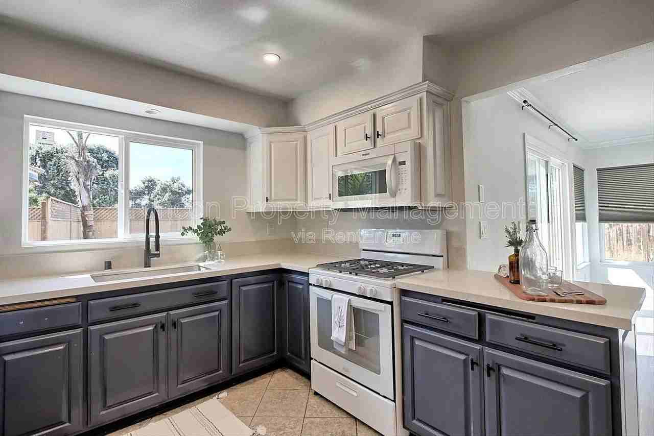 2585 Warbler Ave - Photo 6 of 23