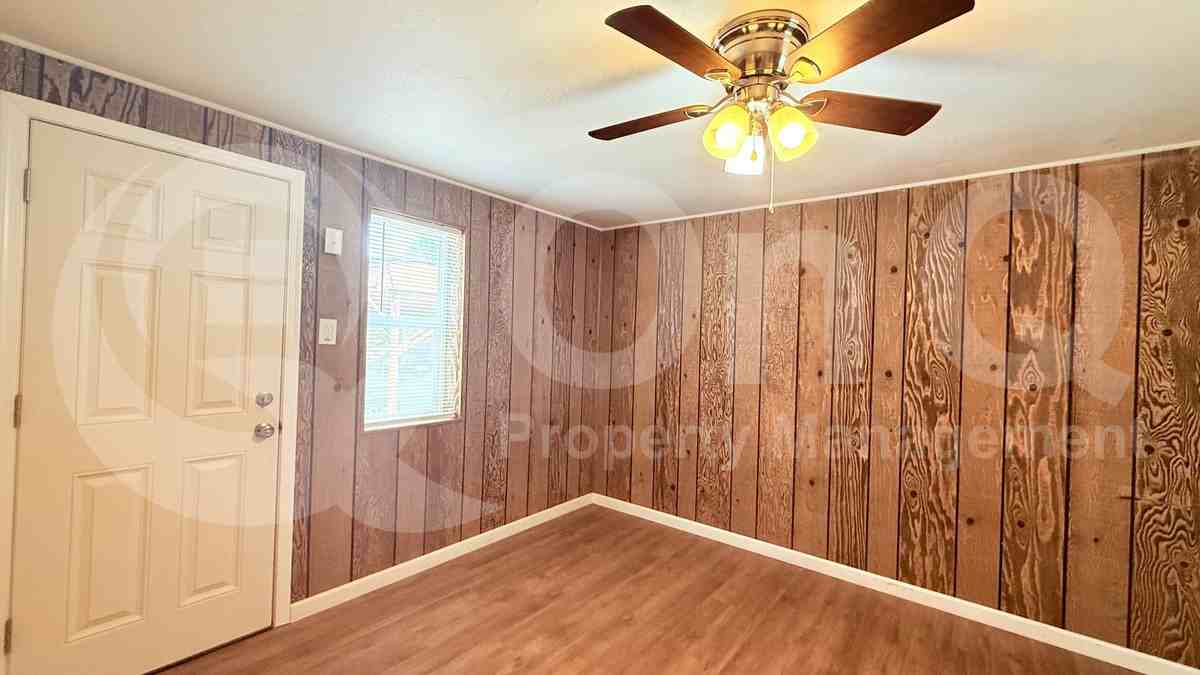 300 W 9th St - Photo 2 of 27