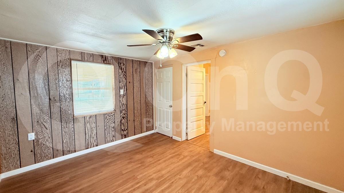 300 W 9th St - Photo 3 of 27