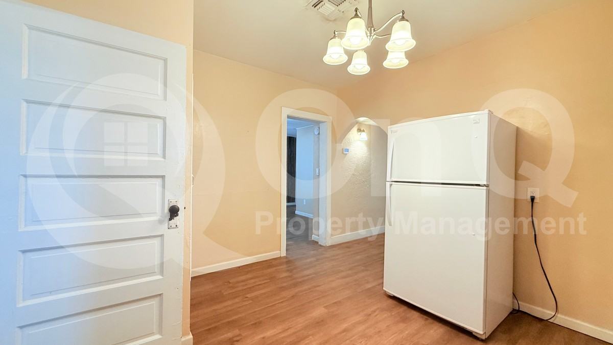 300 W 9th St - Photo 4 of 27