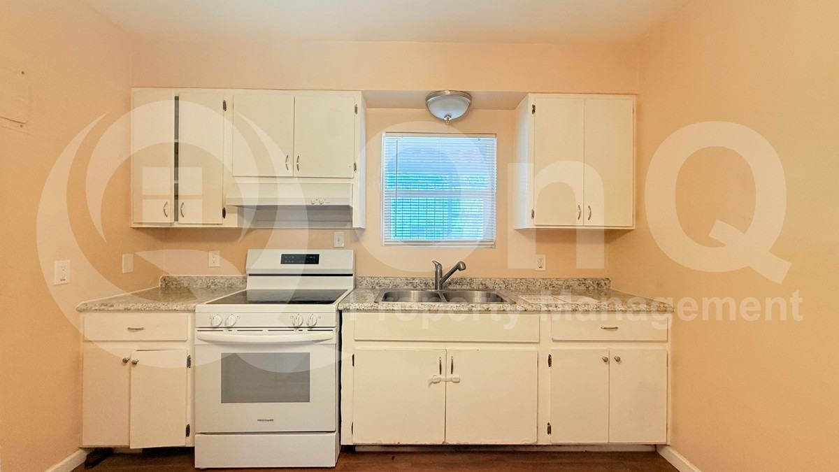 300 W 9th St - Photo 5 of 27