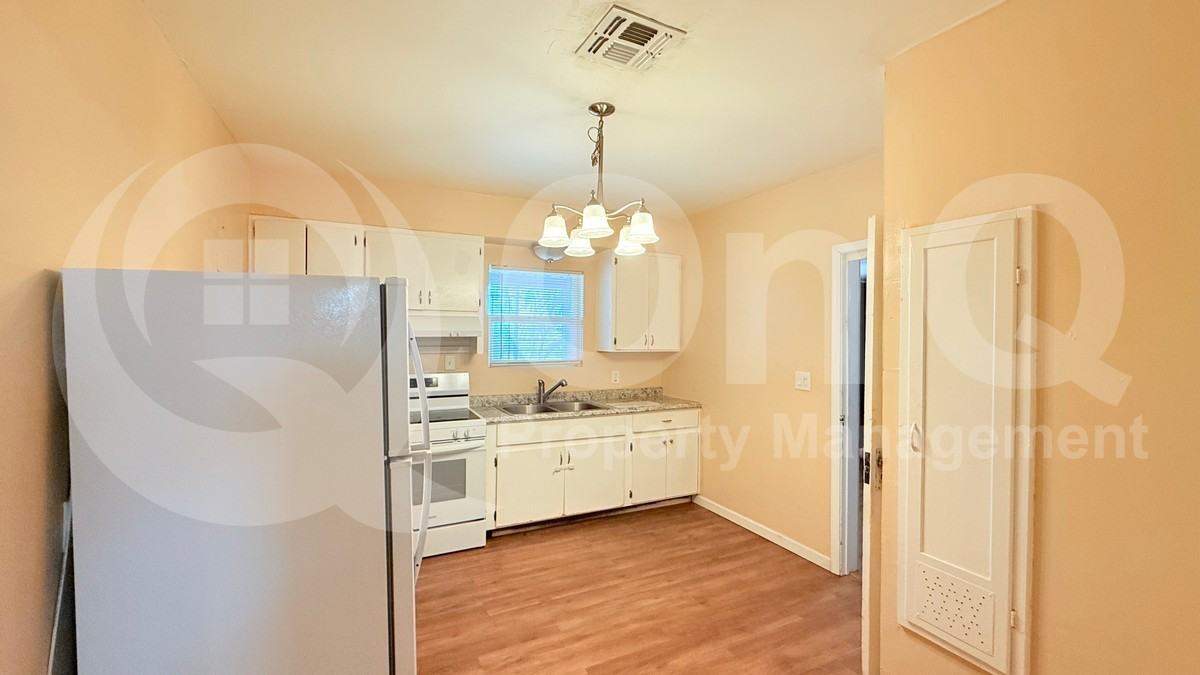 300 W 9th St - Photo 6 of 27