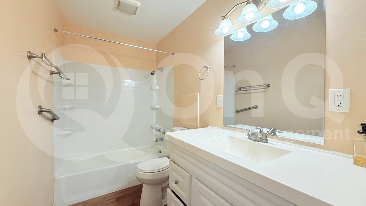 300 W 9th St - Photo 7 of 27