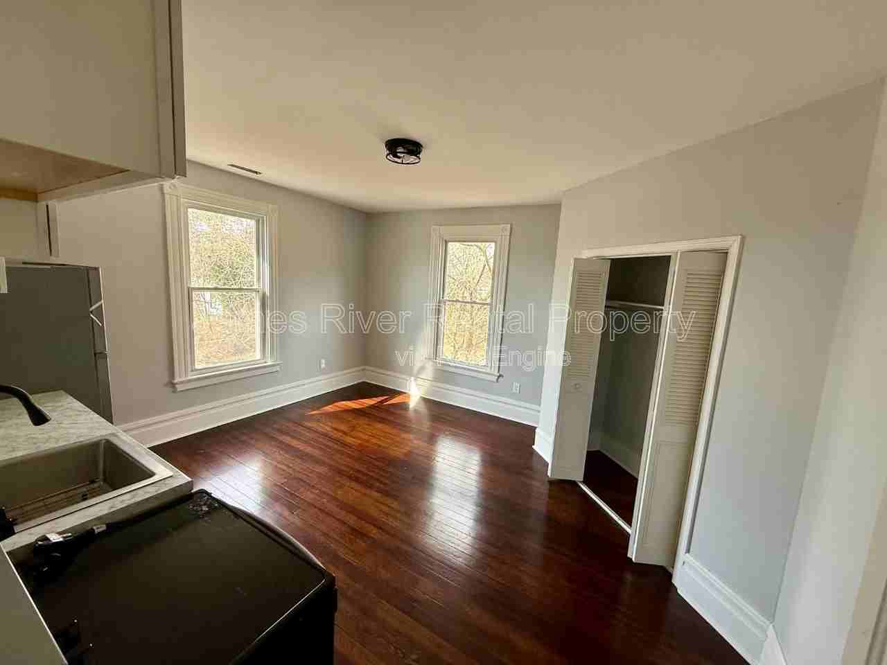 317 Grove St #B - Photo 2 of 11