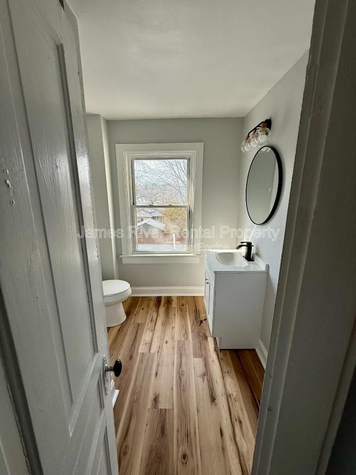 317 Grove St #B - Photo 3 of 11