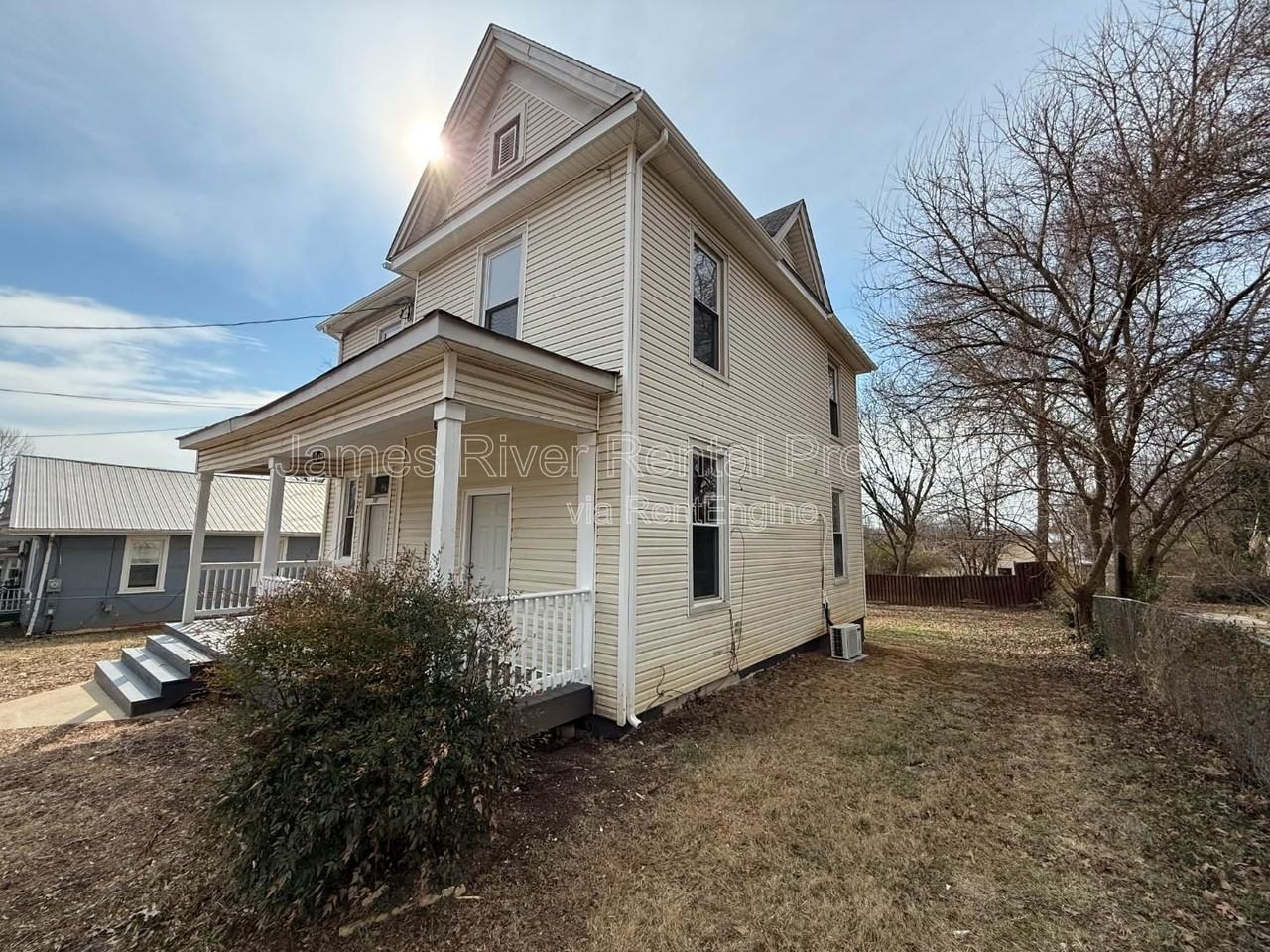 317 Grove St #B - Photo 4 of 11