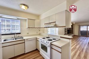 featured image of 715 Julian Cir