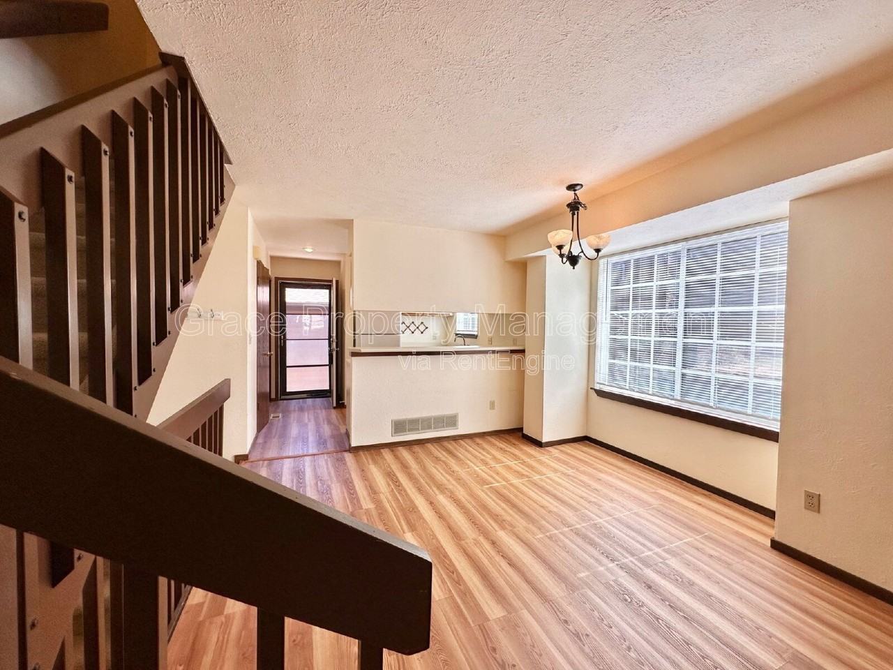 715 Julian Cir - Photo 4 of 21