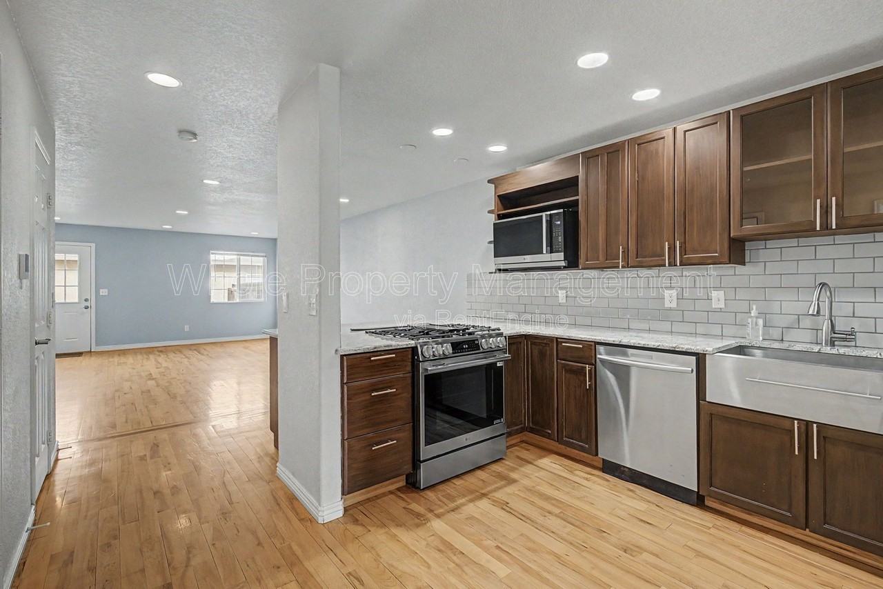 133 Galapago St - Photo 7 of 29