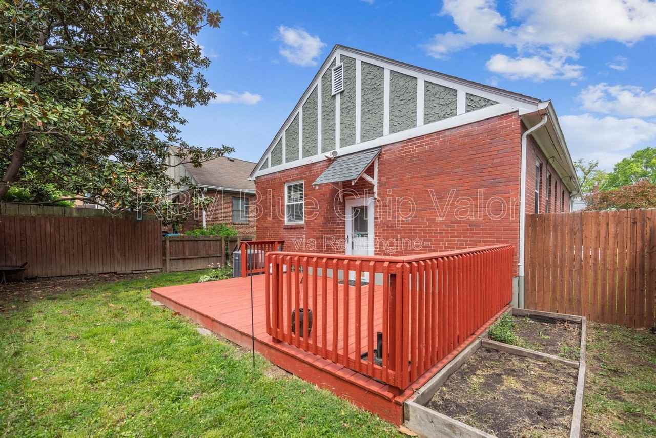 3331 Ameliamont Ave - Photo 4 of 21