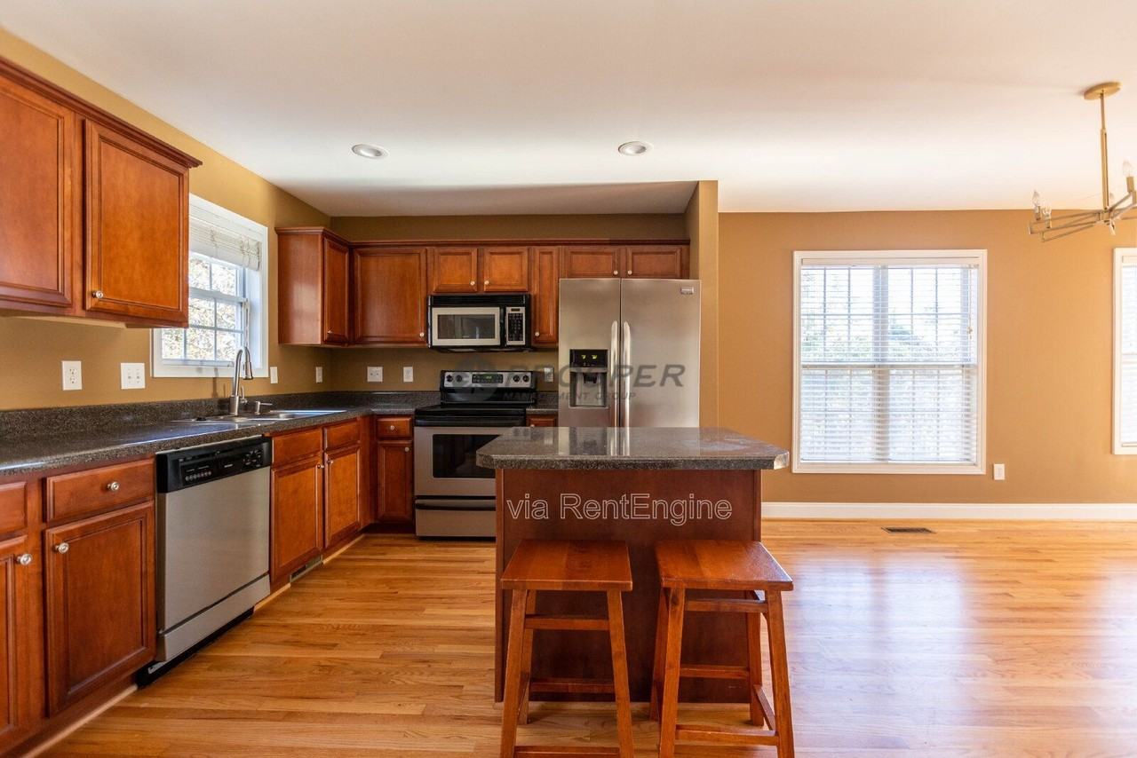 102 Wellington Ave - Photo 5 of 17