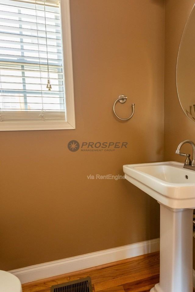 102 Wellington Ave - Photo 6 of 17