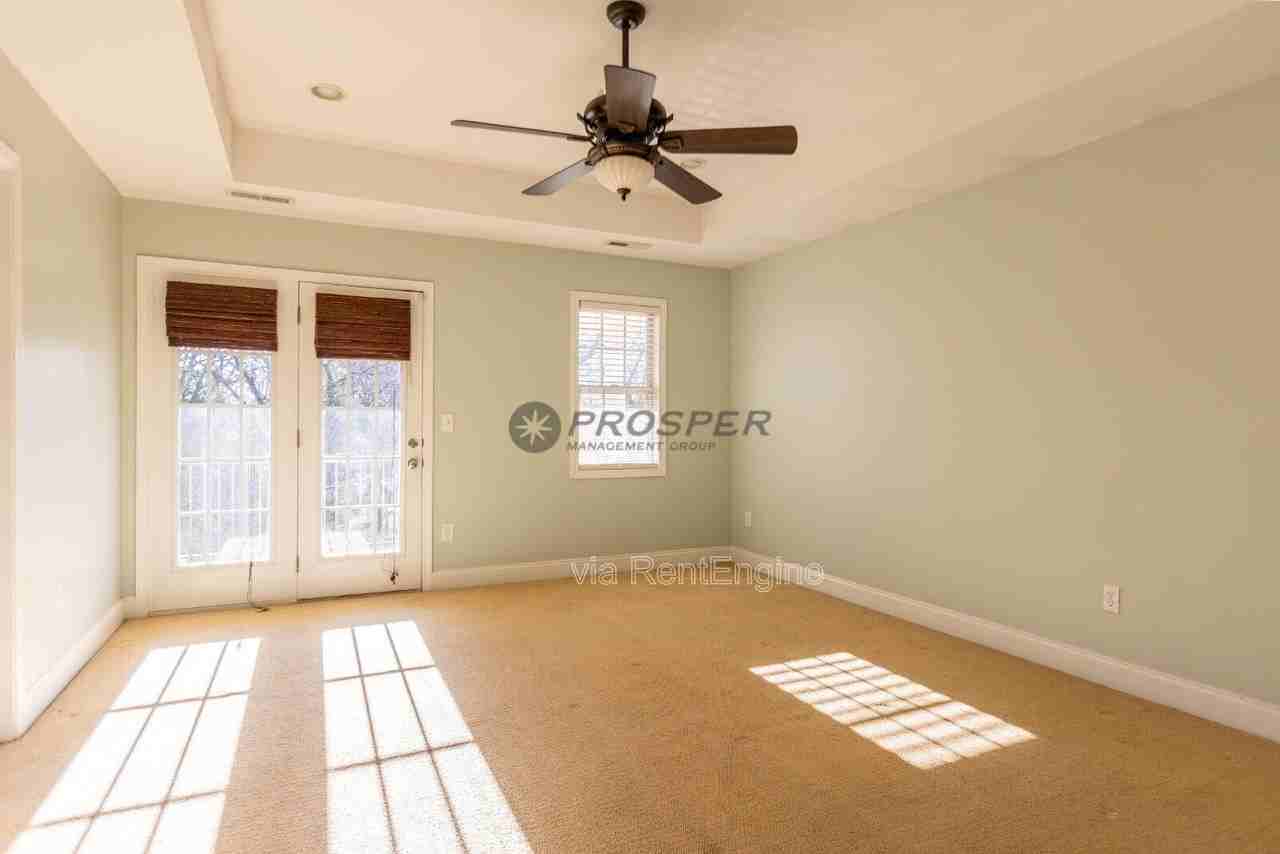 102 Wellington Ave - Photo 7 of 17