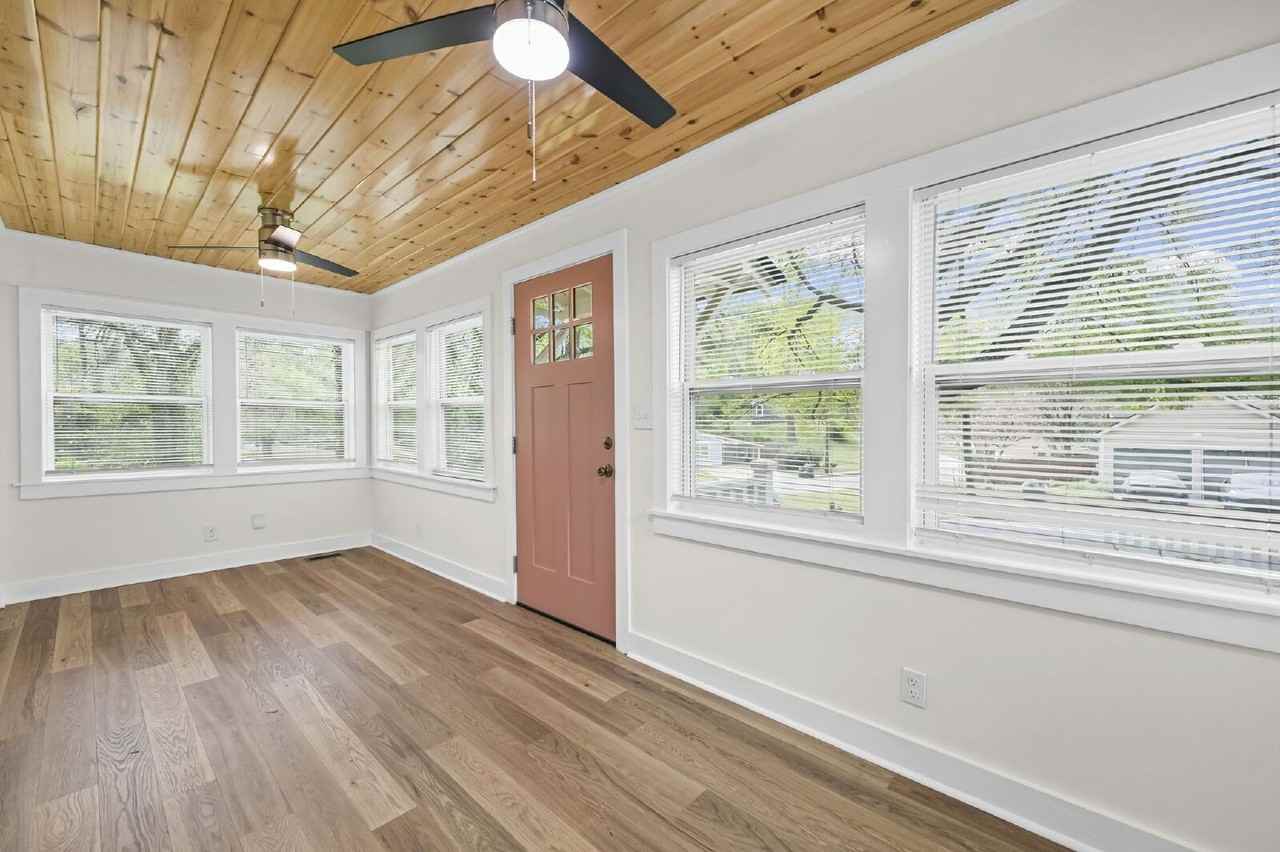 441 Oak Dr - Photo 3 of 31