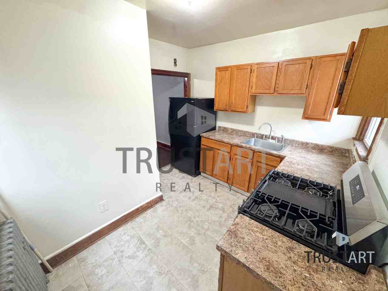 5719 N Howard St - Photo 3 of 21