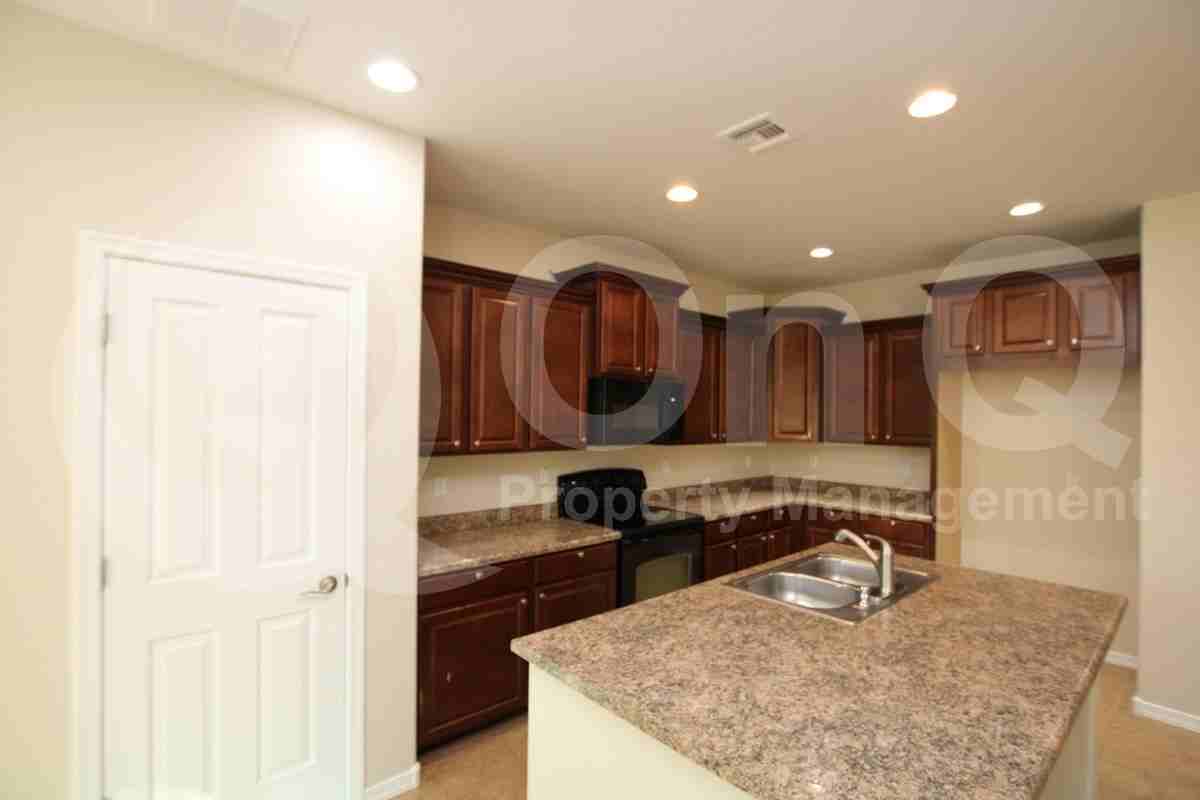 1159 E Sourwood Dr - Photo 2 of 31