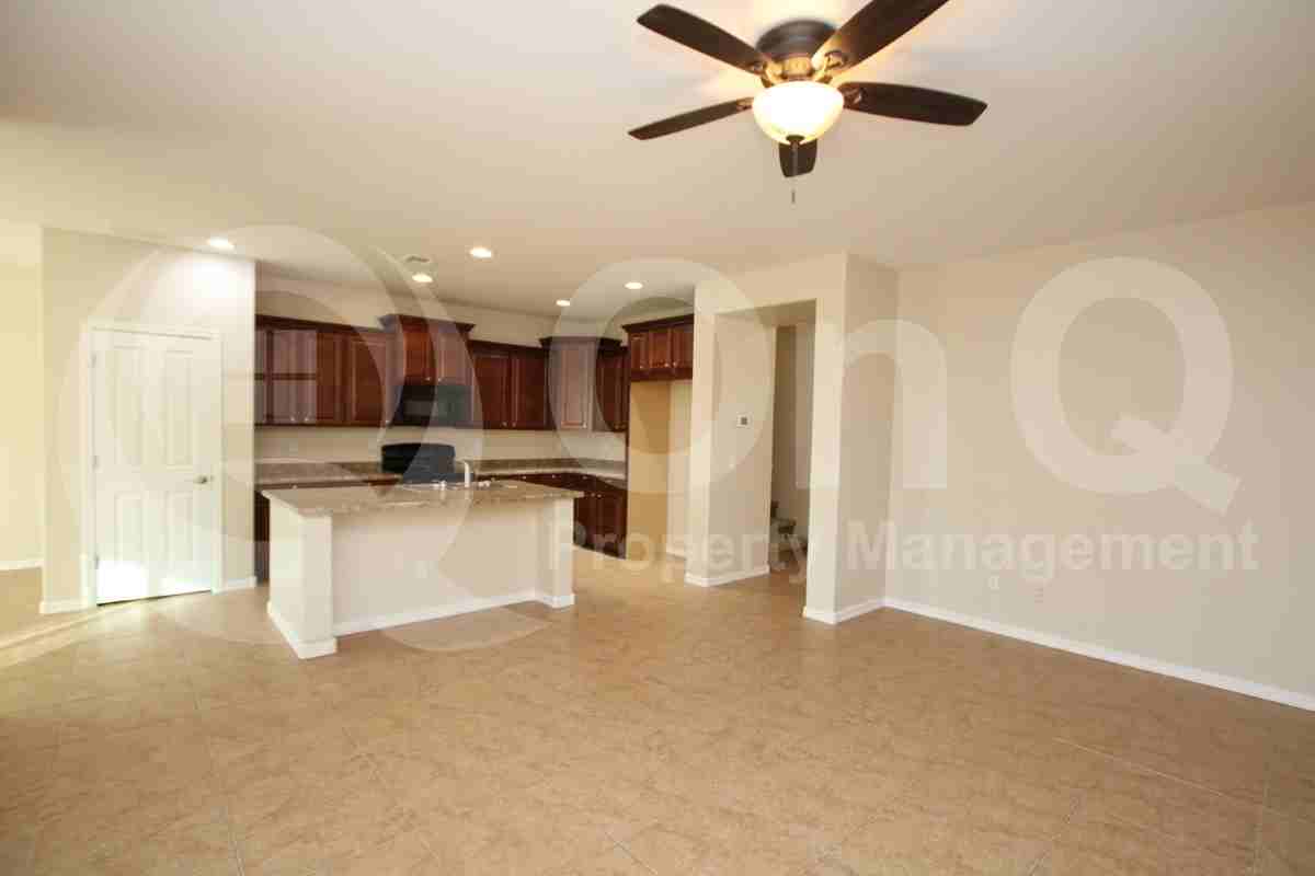 1159 E Sourwood Dr - Photo 3 of 31