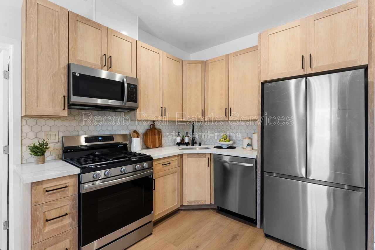 4286 Samoset Ave #5 - Photo 5 of 11