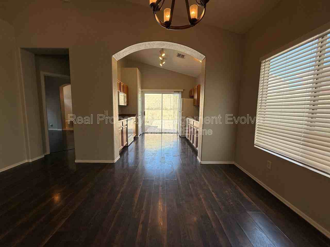13444 W Rhine Ln - Photo 6 of 26