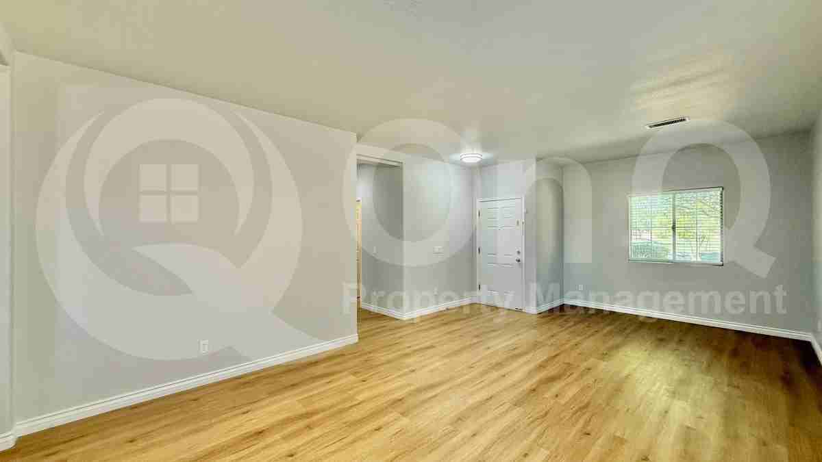 18513 W Mission Ln - Photo 7 of 25