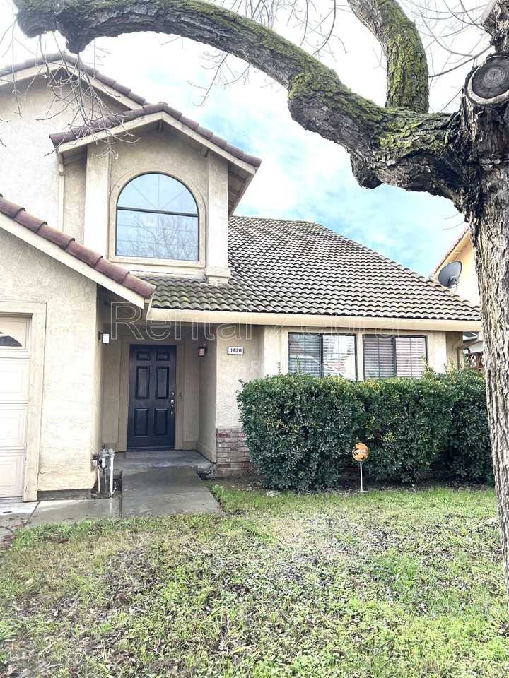 1620 Sungate Dr - Photo 3 of 13