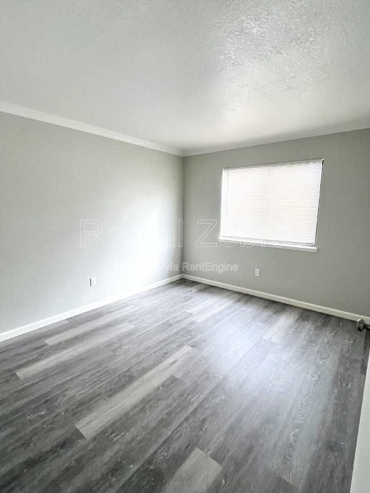 1620 Sungate Dr - Photo 5 of 13