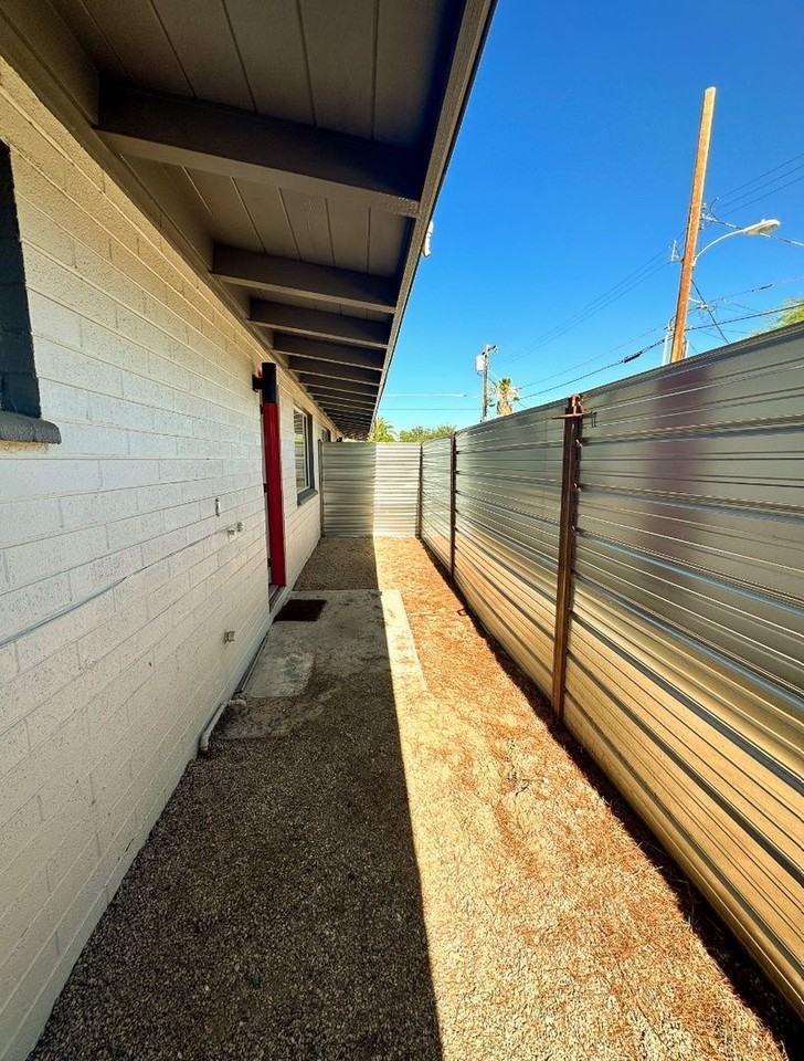 2756 N Forgeus Ave - Photo 2 of 13