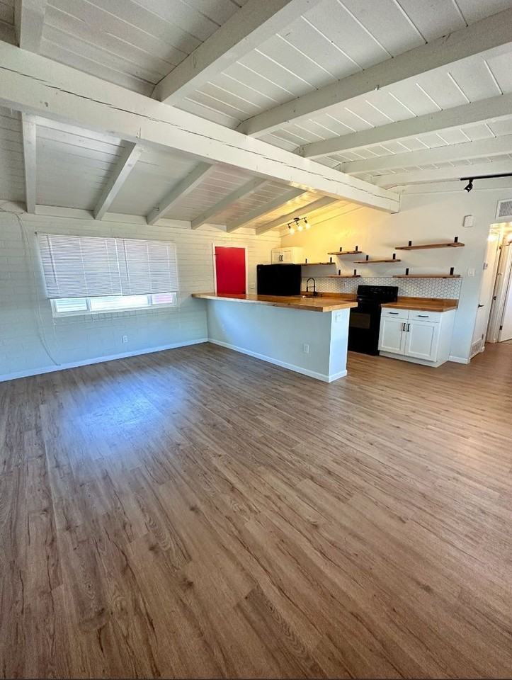 2756 N Forgeus Ave - Photo 3 of 13