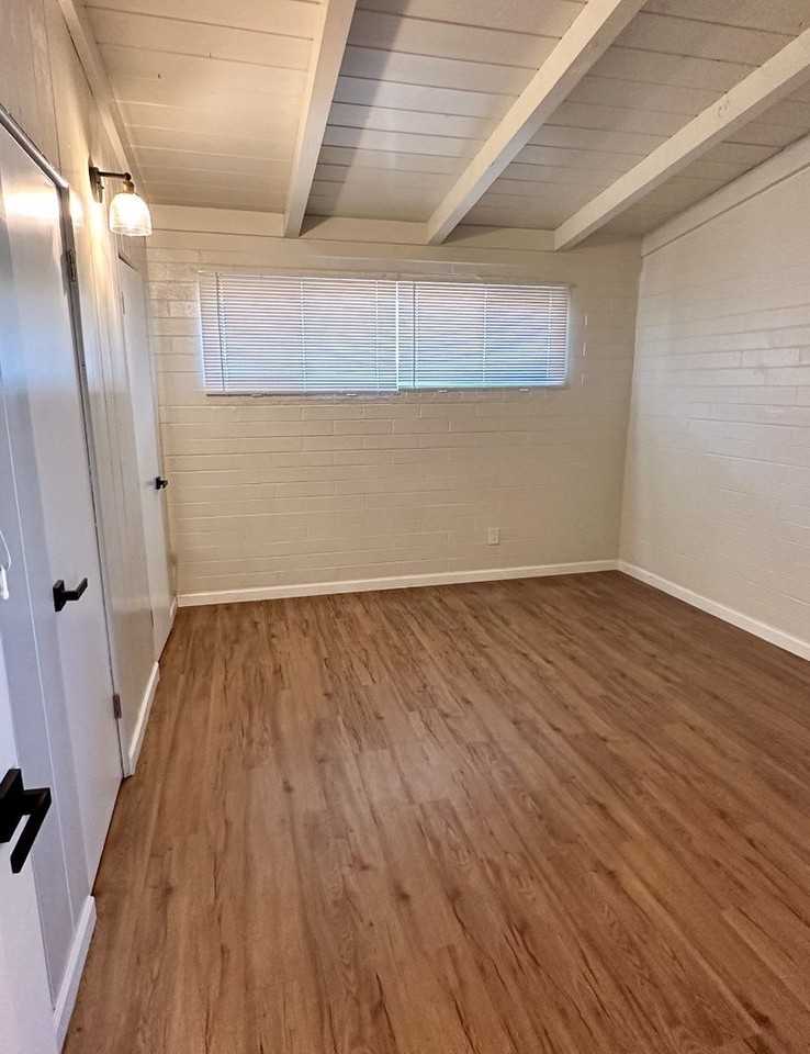 2756 N Forgeus Ave - Photo 4 of 13