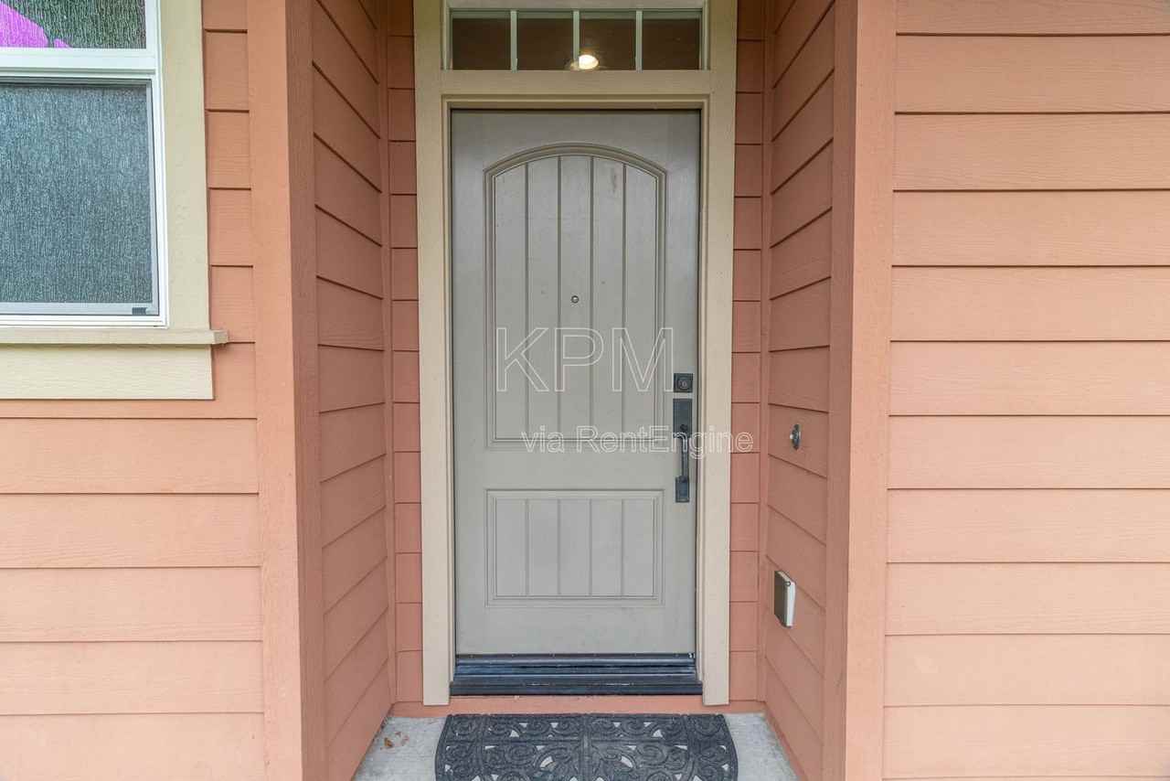 2550 Plymouth Oaks Ct - Photo 2 of 32