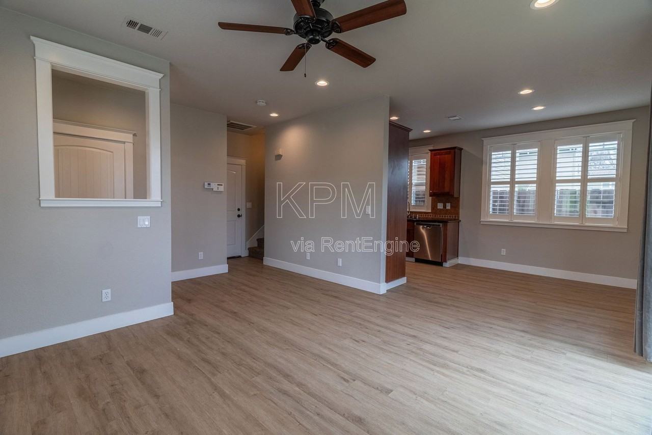 2550 Plymouth Oaks Ct - Photo 5 of 32