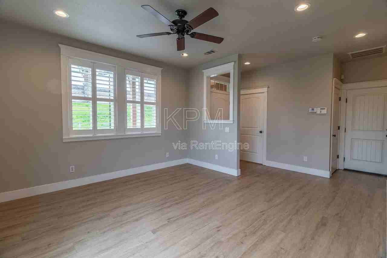 2550 Plymouth Oaks Ct - Photo 6 of 32