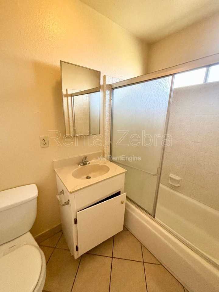 435 W 23rd St #435W23rd - Photo 5 of 7