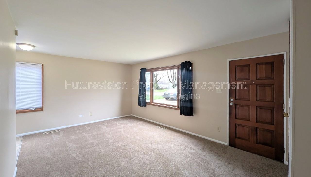 302 Saint Jude Ave - Photo 2 of 7