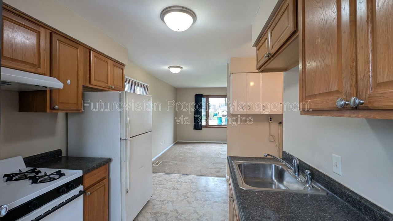 302 Saint Jude Ave - Photo 3 of 7