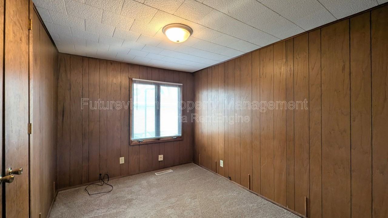 302 Saint Jude Ave - Photo 5 of 7