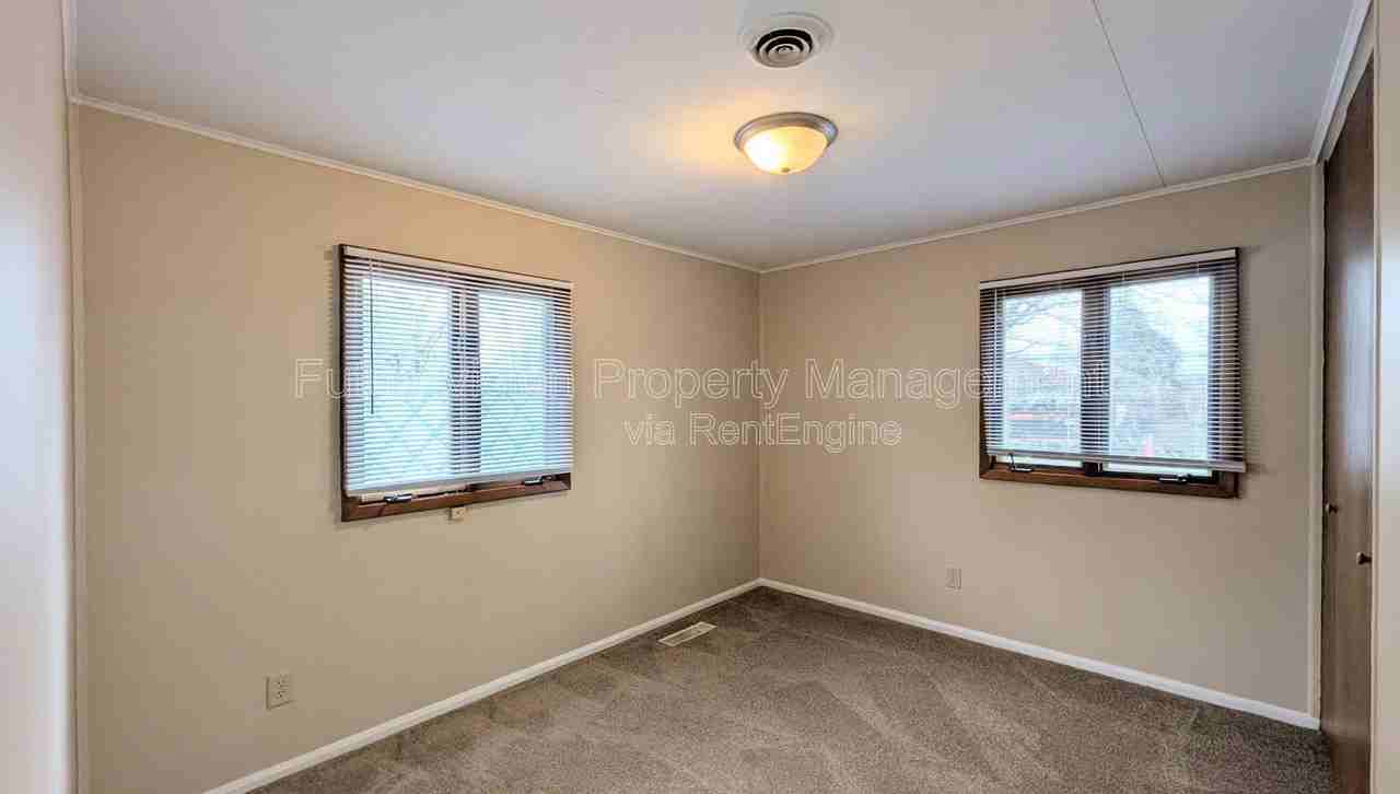 302 Saint Jude Ave - Photo 6 of 7