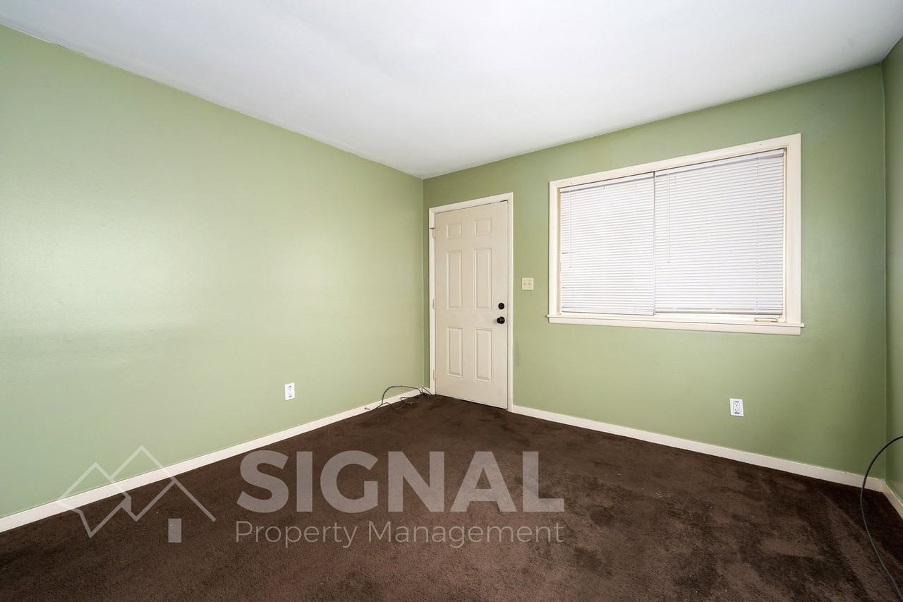 1174 16th Ave W - Photo 4 of 19