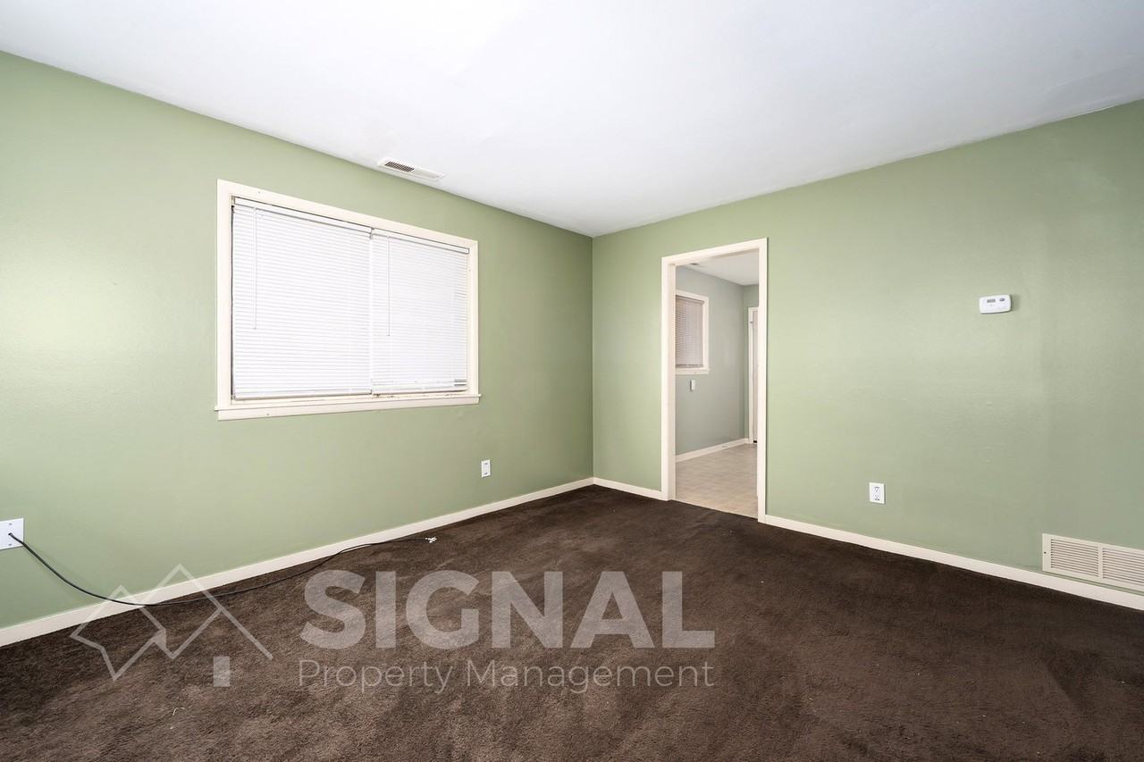 1174 16th Ave W - Photo 5 of 19