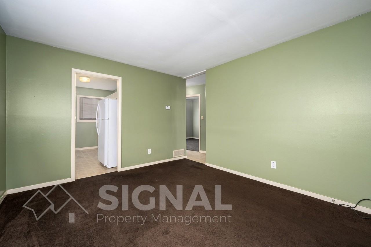 1174 16th Ave W - Photo 6 of 19