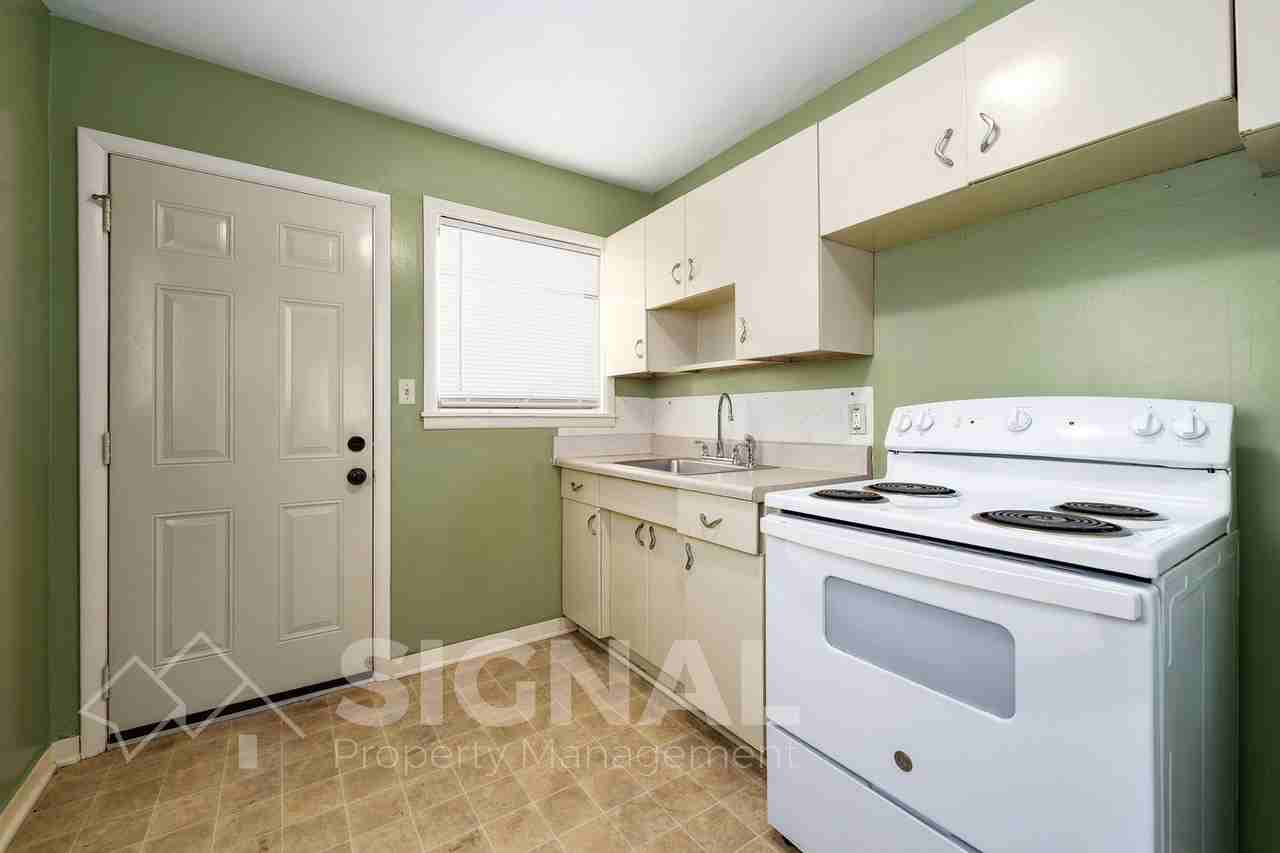 1174 16th Ave W - Photo 7 of 19