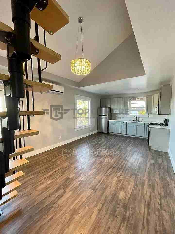 643 S 31st St #4 - Photo 2 of 16